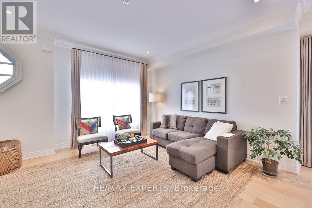 129 Powseland Crescent, Vaughan, Ontario  L4L 0C5 - Photo 8 - N12841378