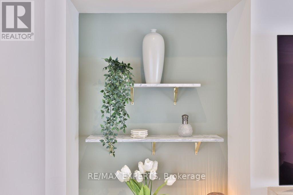 129 Powseland Crescent, Vaughan, Ontario  L4L 0C5 - Photo 9 - N12841378