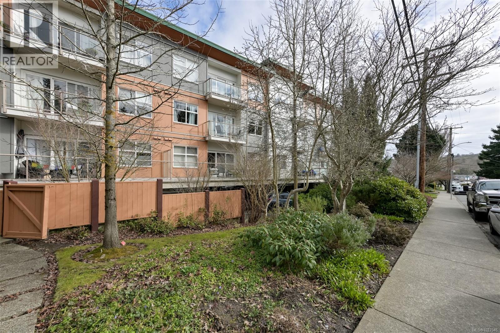 309 1550 Church Ave, Saanich, British Columbia  V8P 2H1 - Photo 4 - 1027046