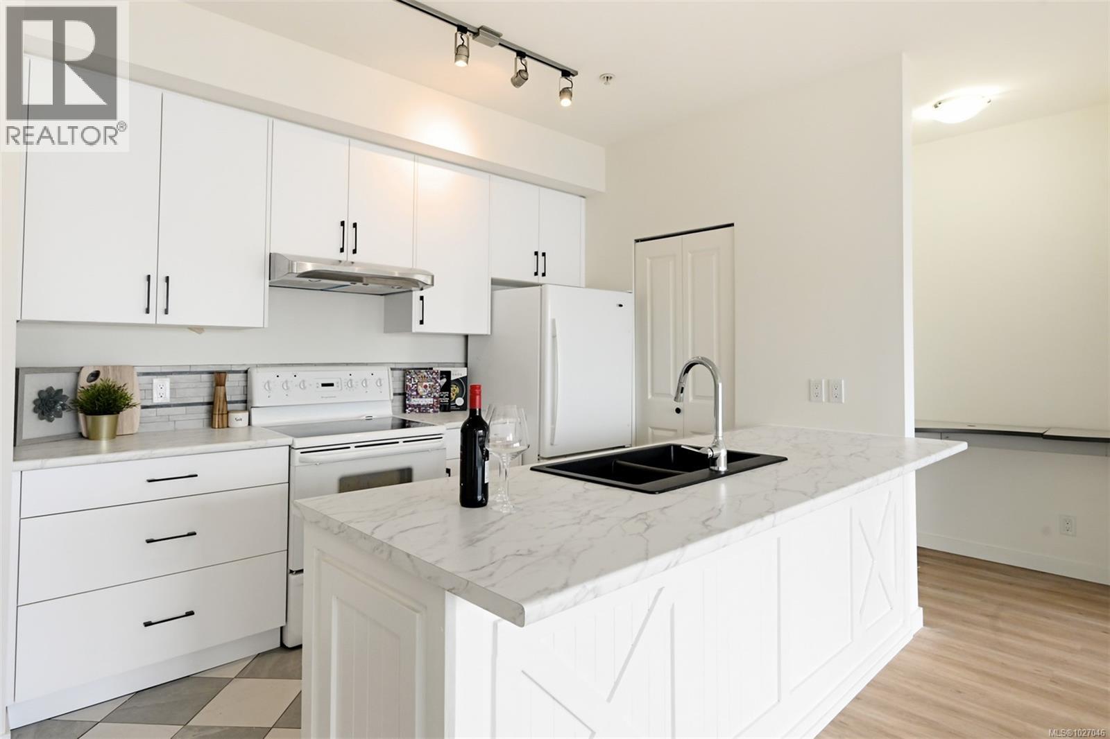 309 1550 Church Ave, Saanich, British Columbia  V8P 2H1 - Photo 6 - 1027046