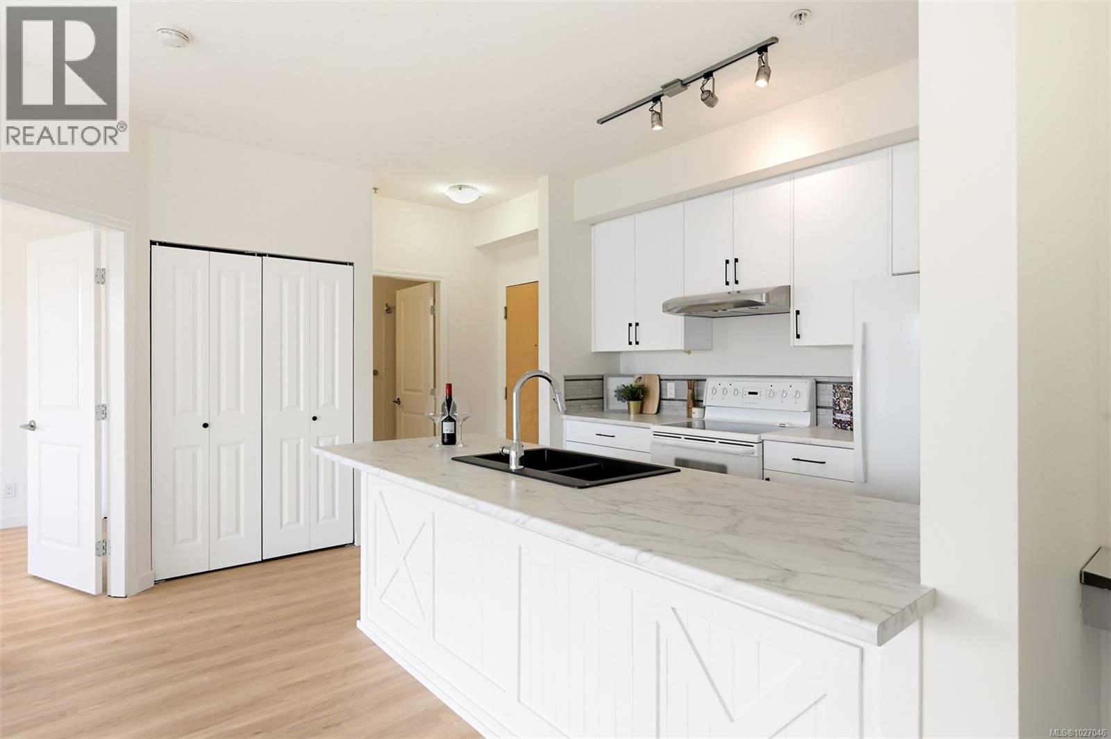 309 1550 Church Ave, Saanich, British Columbia  V8P 2H1 - Photo 7 - 1027046