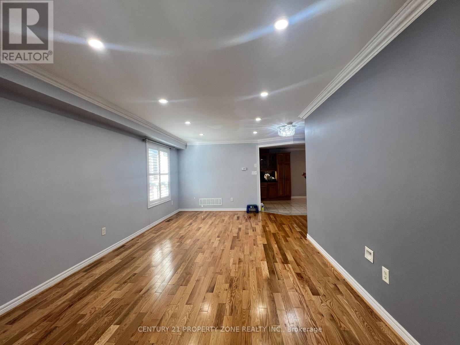 30 Gold Park Place, Brampton, Ontario  L7A 2E2 - Photo 4 - W12841392