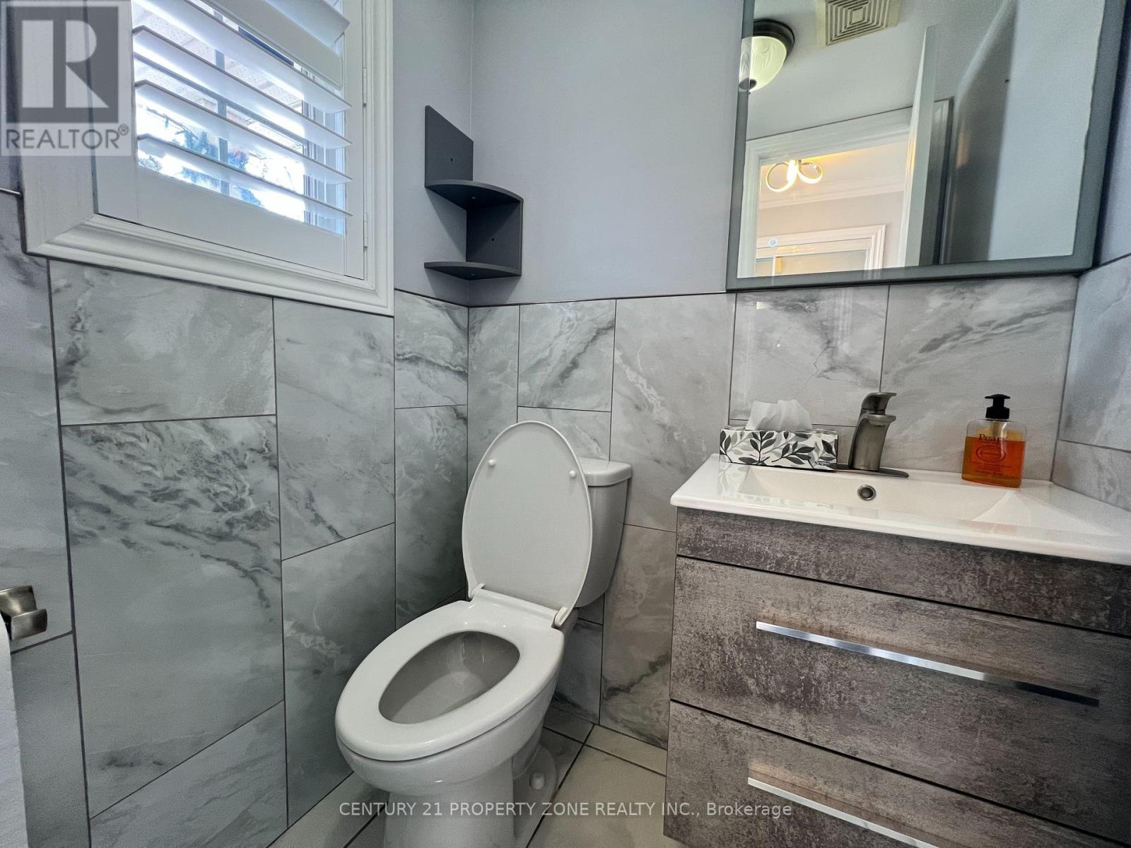 30 Gold Park Place, Brampton, Ontario  L7A 2E2 - Photo 5 - W12841392