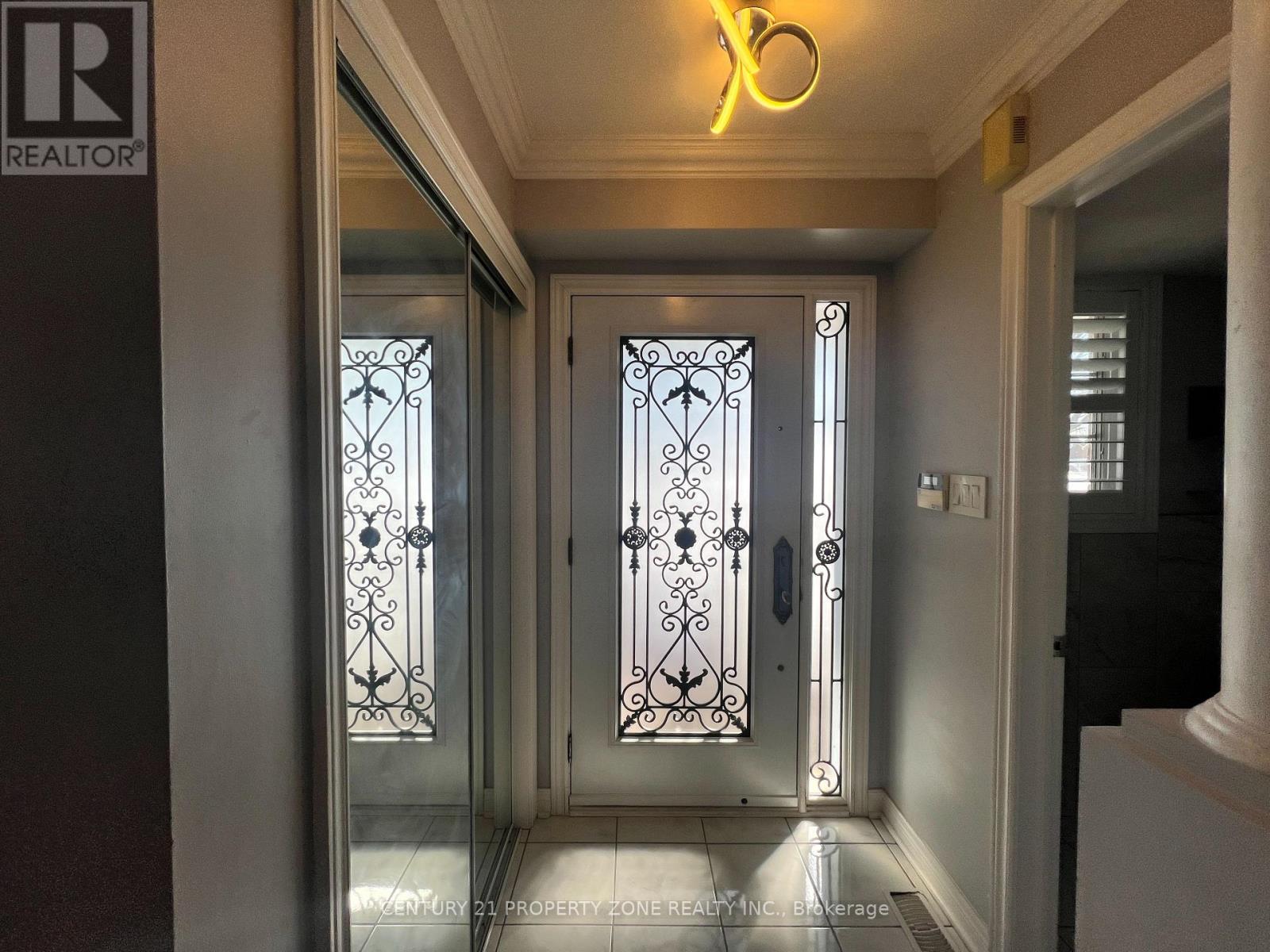 30 Gold Park Place, Brampton, Ontario  L7A 2E2 - Photo 3 - W12841392