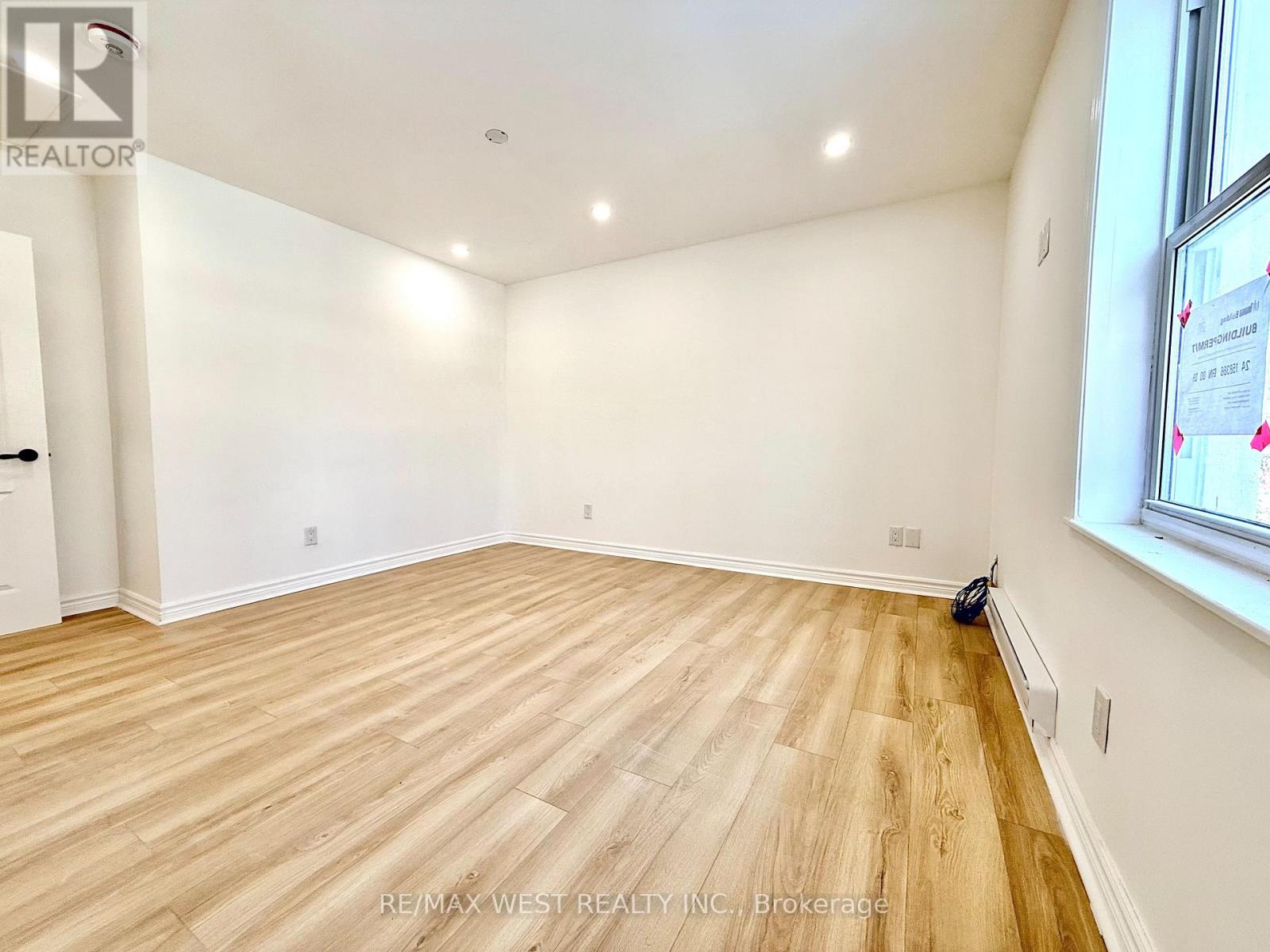 Upper - 34 Touraine Avenue, Toronto, Ontario  M3H 1R2 - Photo 10 - C12841608