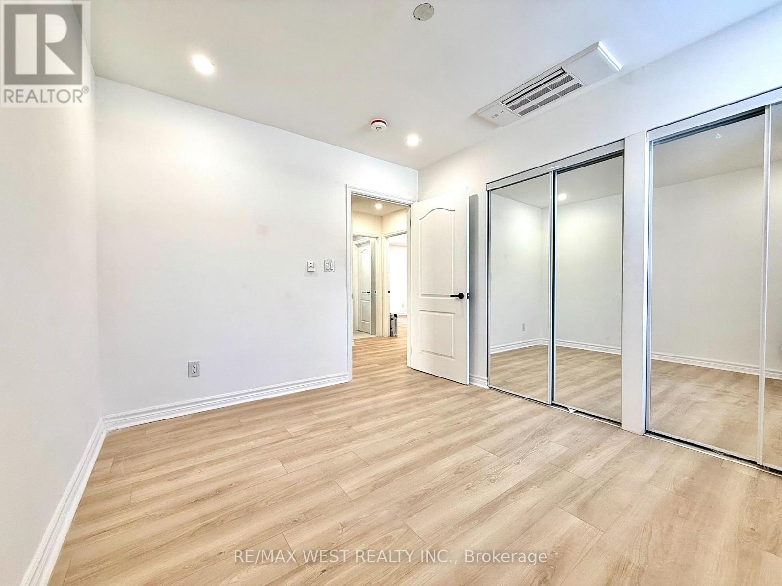 Upper - 34 Touraine Avenue, Toronto, Ontario  M3H 1R2 - Photo 12 - C12841608