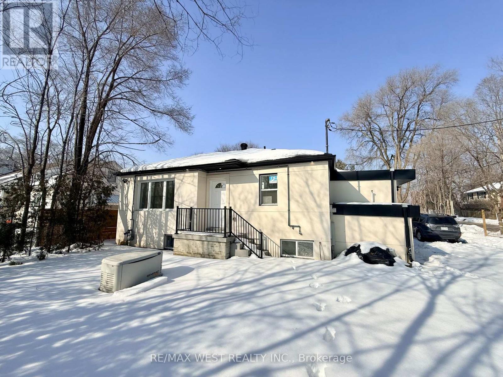 Upper - 34 Touraine Avenue, Toronto, Ontario  M3H 1R2 - Photo 16 - C12841608