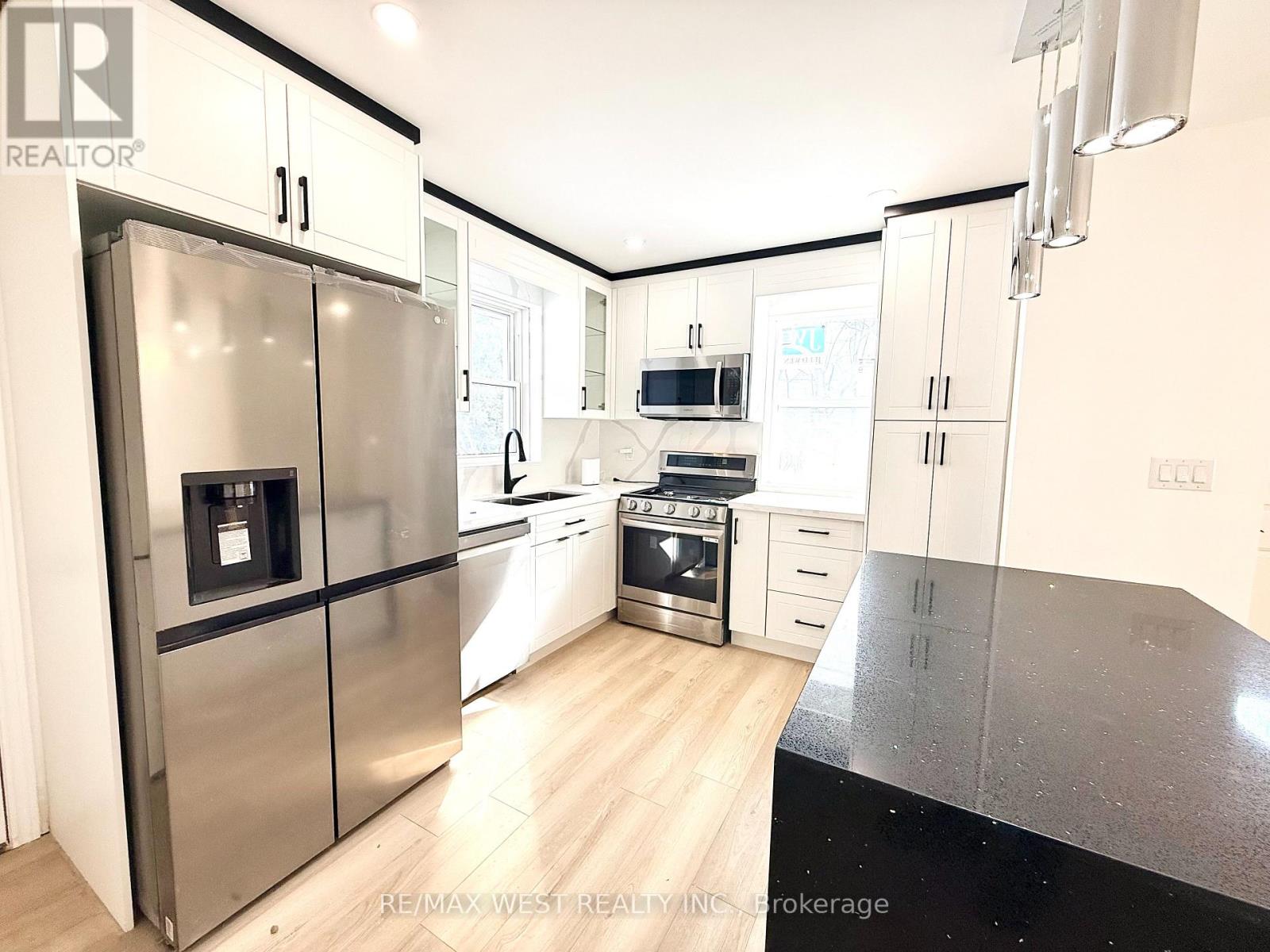 Upper - 34 Touraine Avenue, Toronto, Ontario  M3H 1R2 - Photo 2 - C12841608