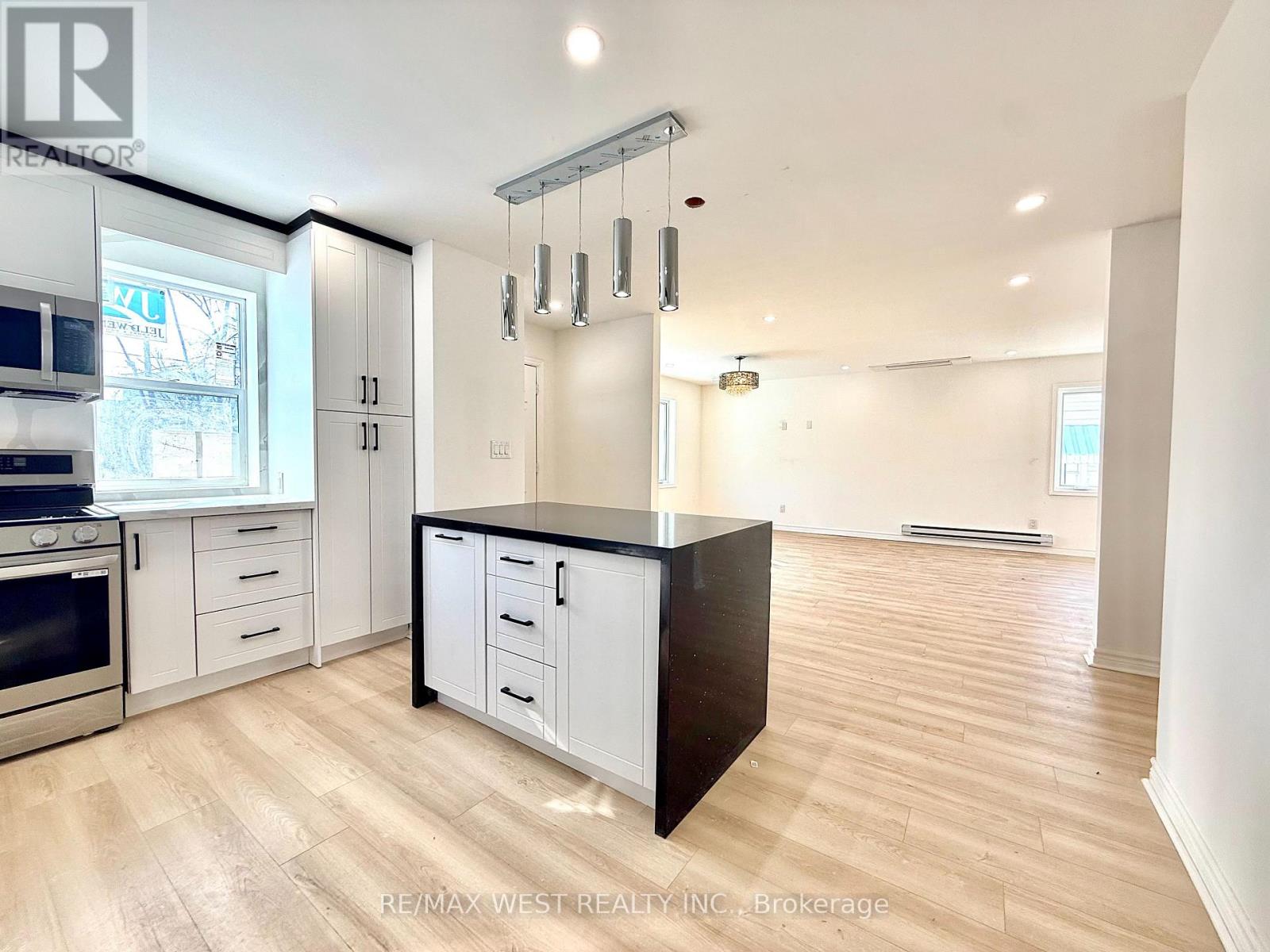 Upper - 34 Touraine Avenue, Toronto, Ontario  M3H 1R2 - Photo 3 - C12841608