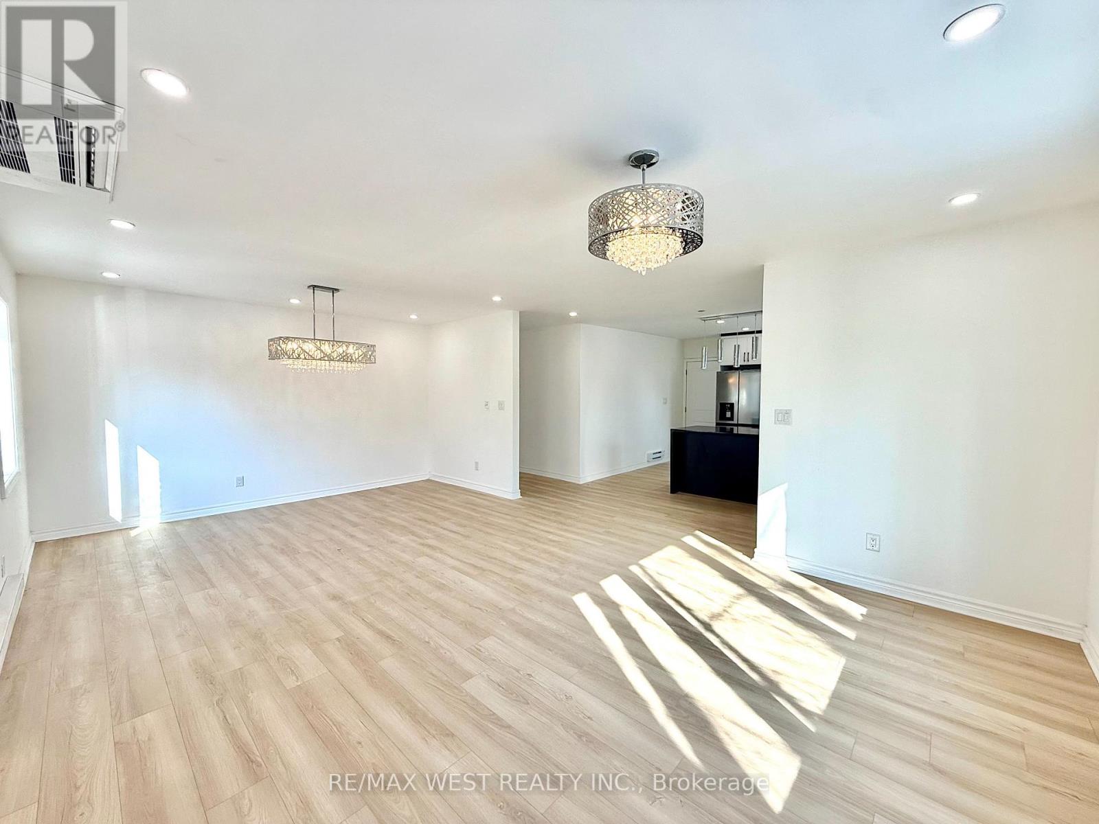 Upper - 34 Touraine Avenue, Toronto, Ontario  M3H 1R2 - Photo 4 - C12841608