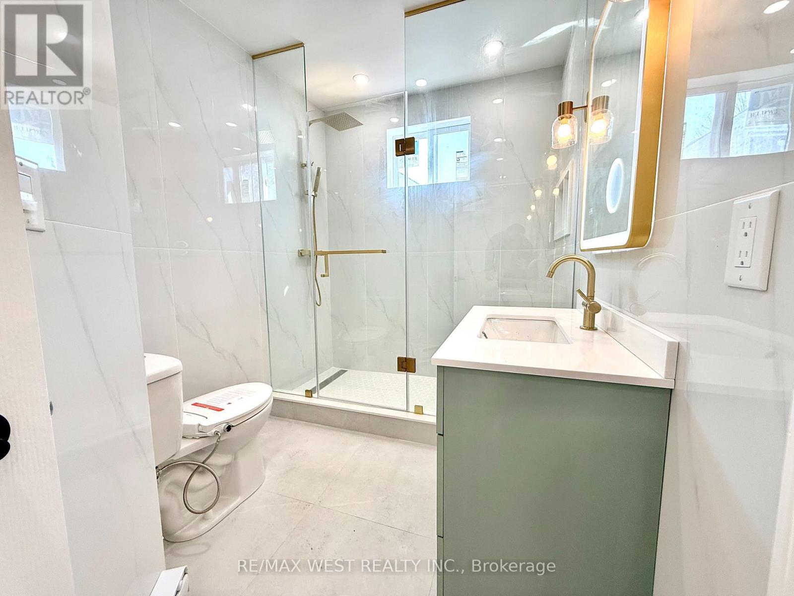 Upper - 34 Touraine Avenue, Toronto, Ontario  M3H 1R2 - Photo 6 - C12841608