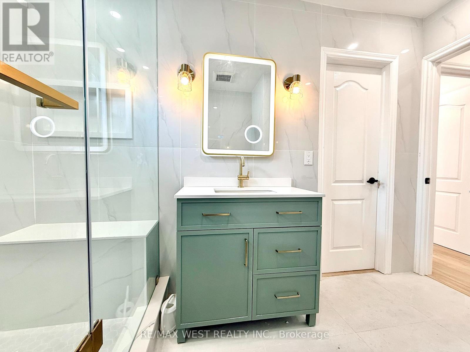 Upper - 34 Touraine Avenue, Toronto, Ontario  M3H 1R2 - Photo 7 - C12841608