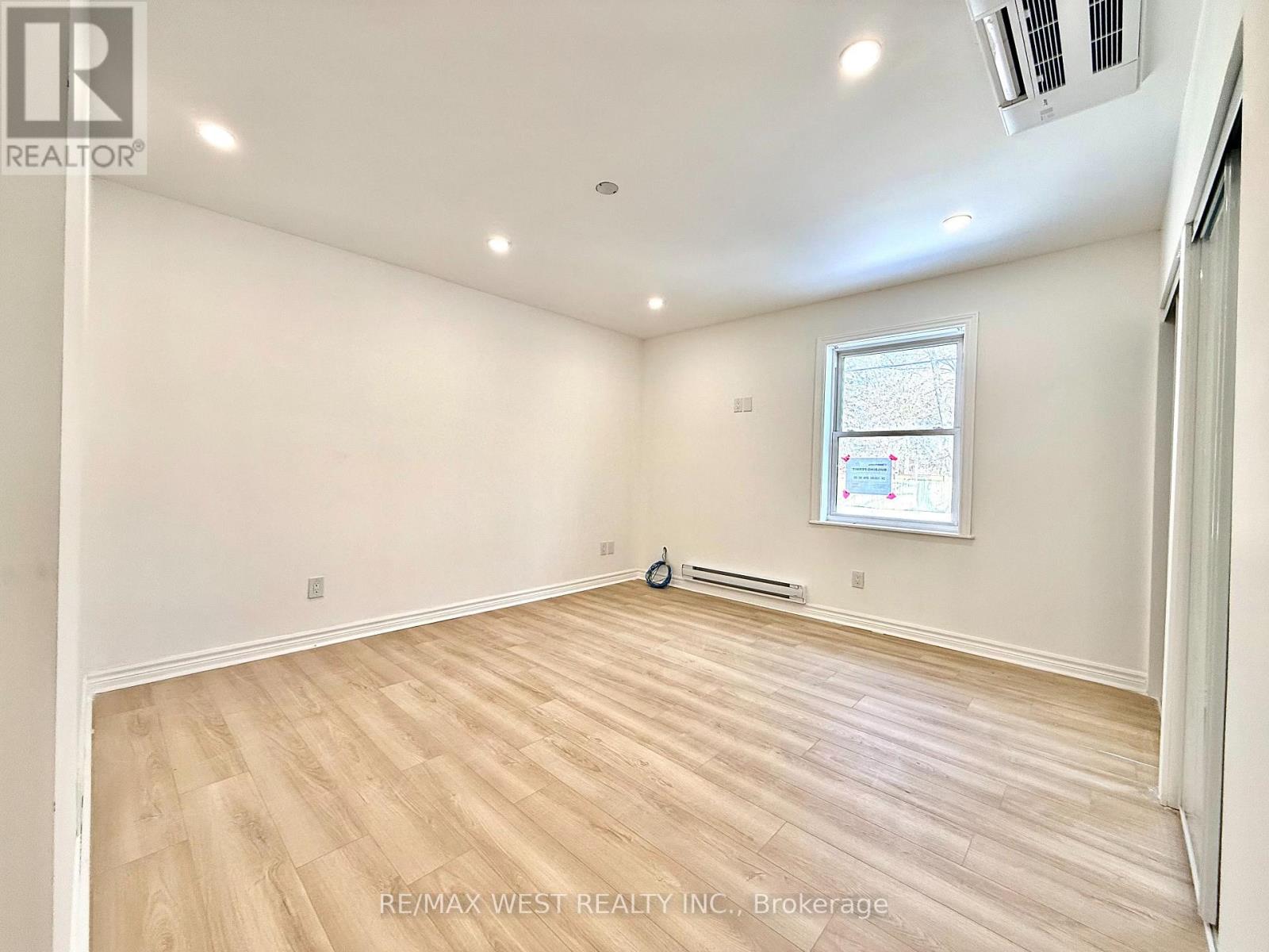 Upper - 34 Touraine Avenue, Toronto, Ontario  M3H 1R2 - Photo 9 - C12841608