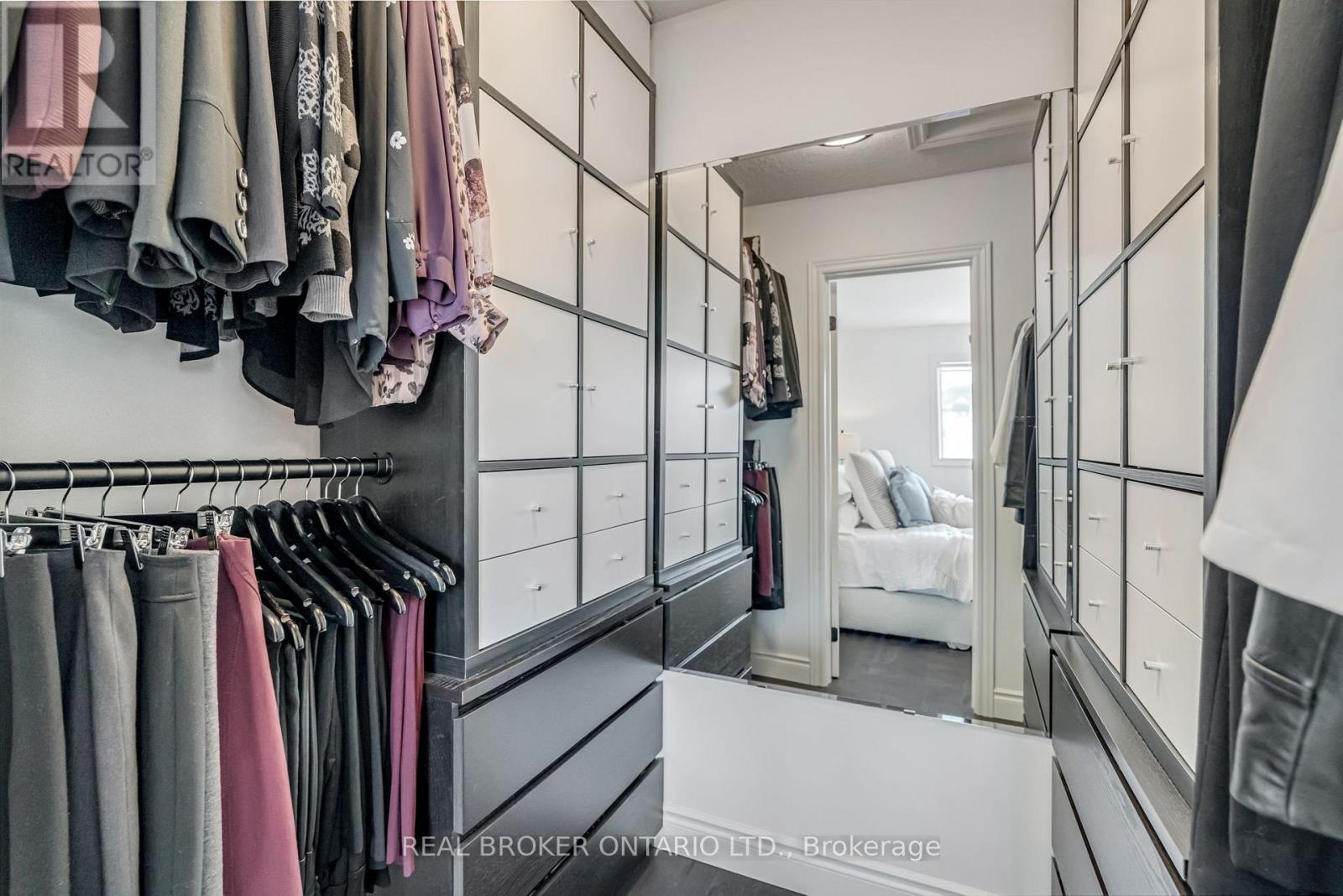 1379 Liverpool Street, Oakville, Ontario  L6M 4P1 - Photo 39 - W12841476