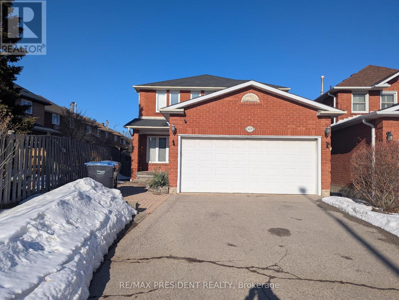 <div class="slider-price">$1,600 Monthly</div><p>Lower - 4679 Owl Circle, Mississauga, Ontario</p>