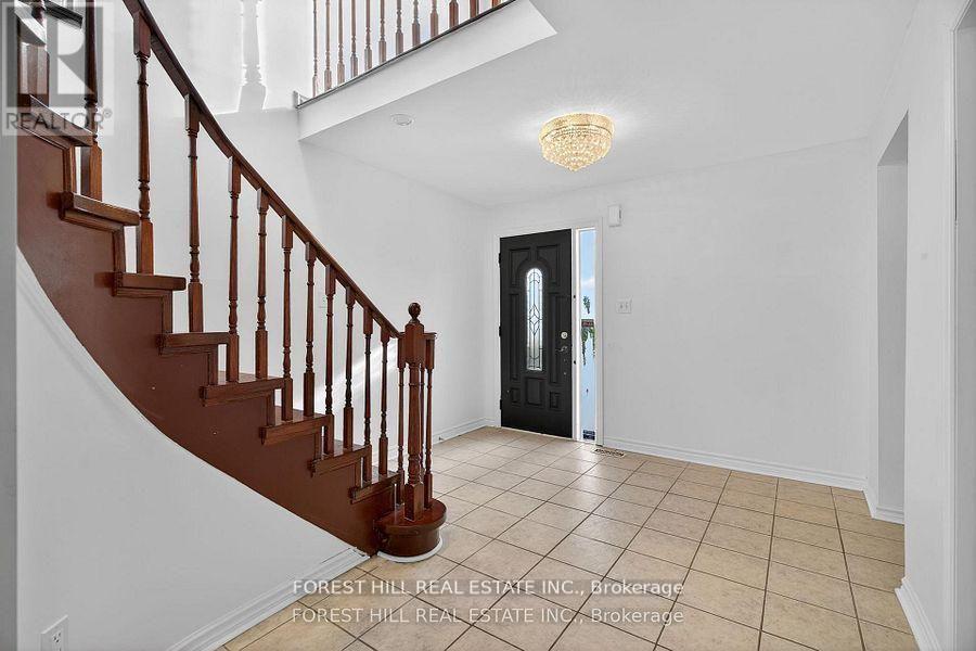 197 Bristol Road, Newmarket, Ontario  L3Y 7X9 - Photo 3 - N12841614