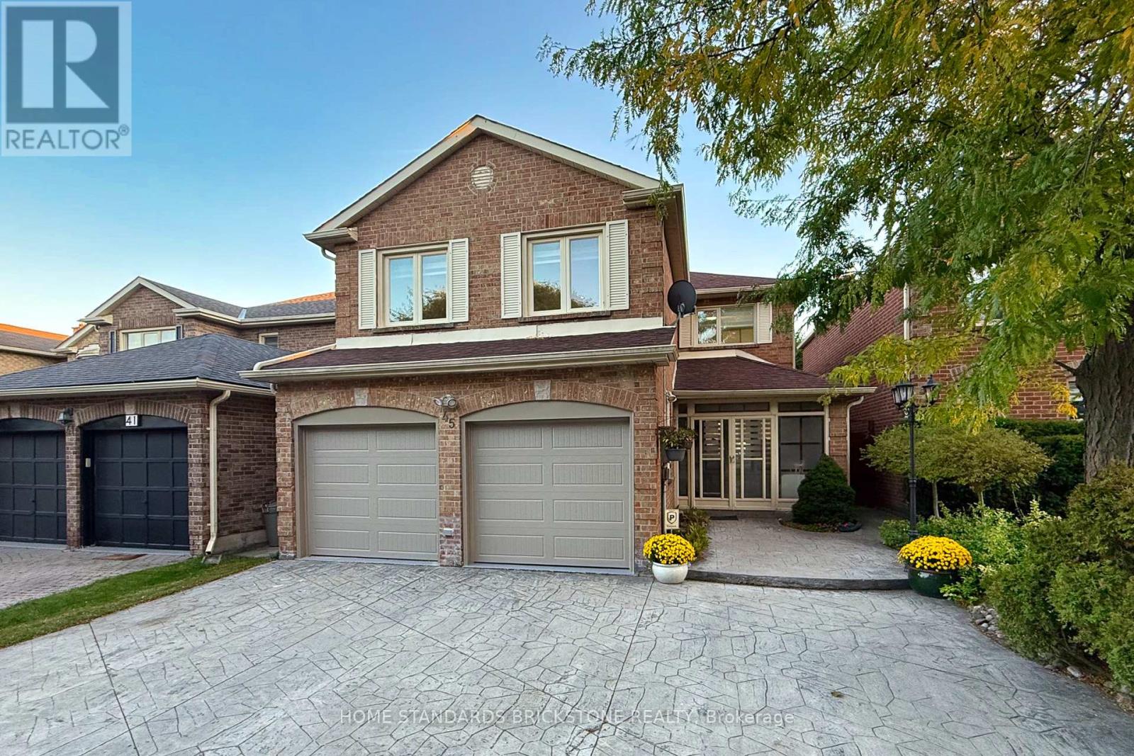 45 Spring Gate Boulevard, Vaughan, Ontario  L4J 3C9 - Photo 2 - N12841652