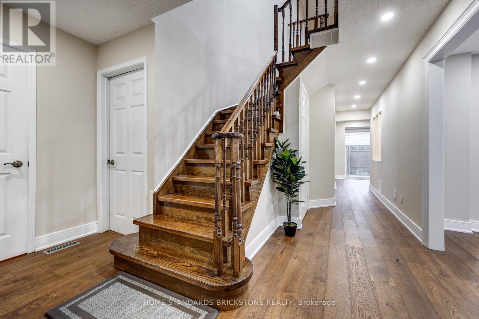 45 Spring Gate Boulevard, Vaughan, Ontario  L4J 3C9 - Photo 3 - N12841652