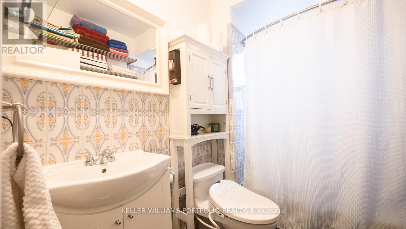 Unit 2 - 184 Franklin Avenue, Toronto, Ontario  M6P 3Y8 - Photo 19 - W12841626
