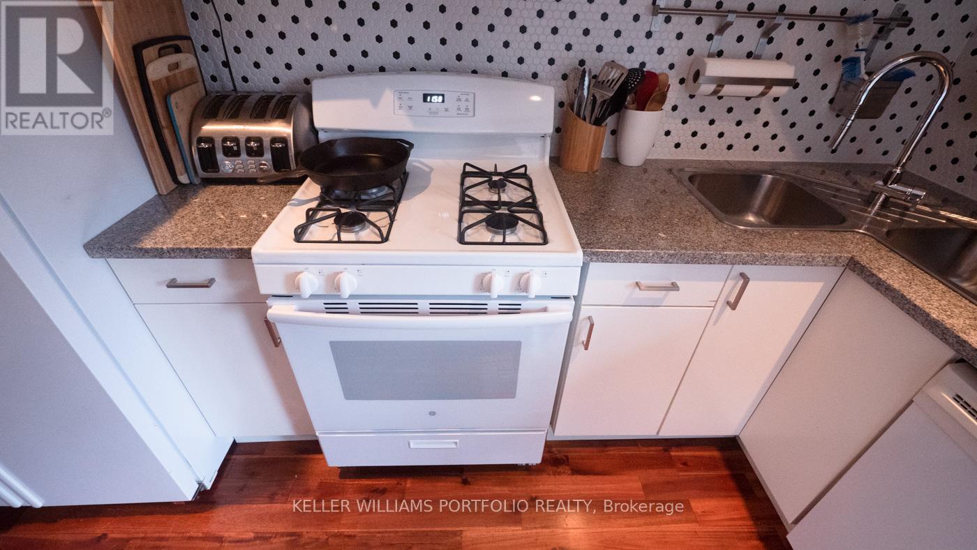 Unit 2 - 184 Franklin Avenue, Toronto, Ontario  M6P 3Y8 - Photo 8 - W12841626