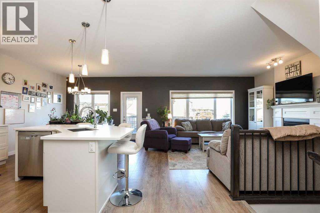 711 Moonlight Crescent W, Lethbridge, Alberta  T1J 5K9 - Photo 3 - A2280563