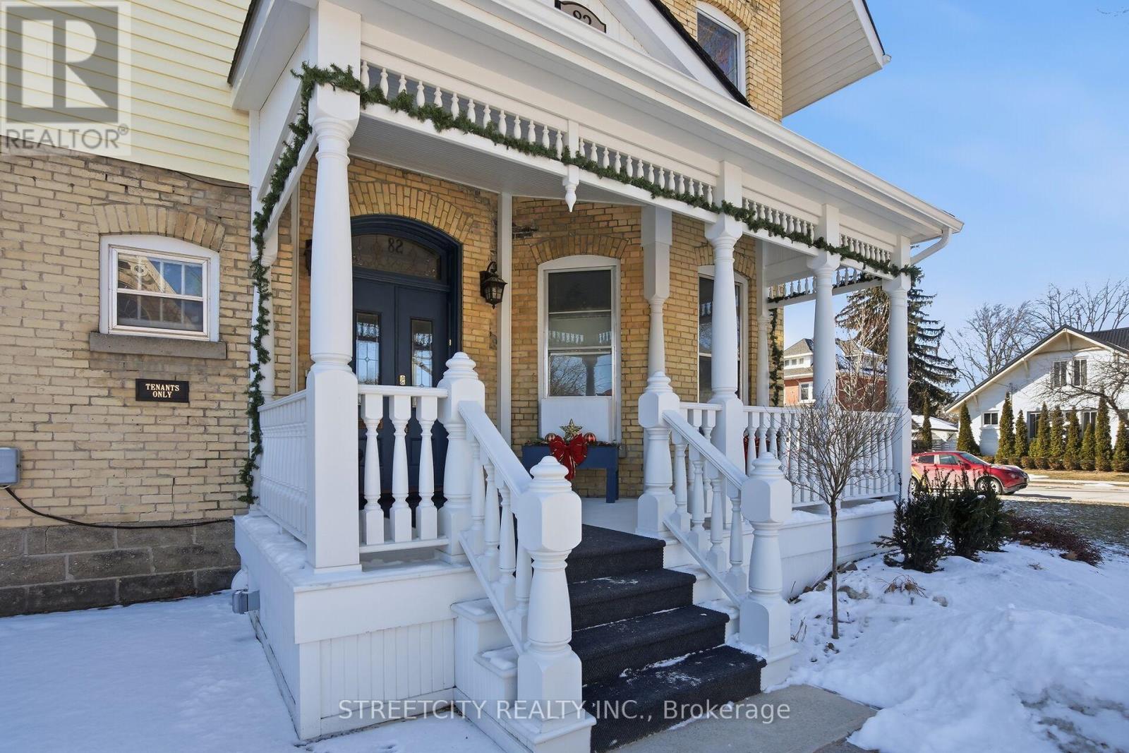 82 Wellington Street, St. Thomas, Ontario  N5R 2R2 - Photo 3 - X12841718