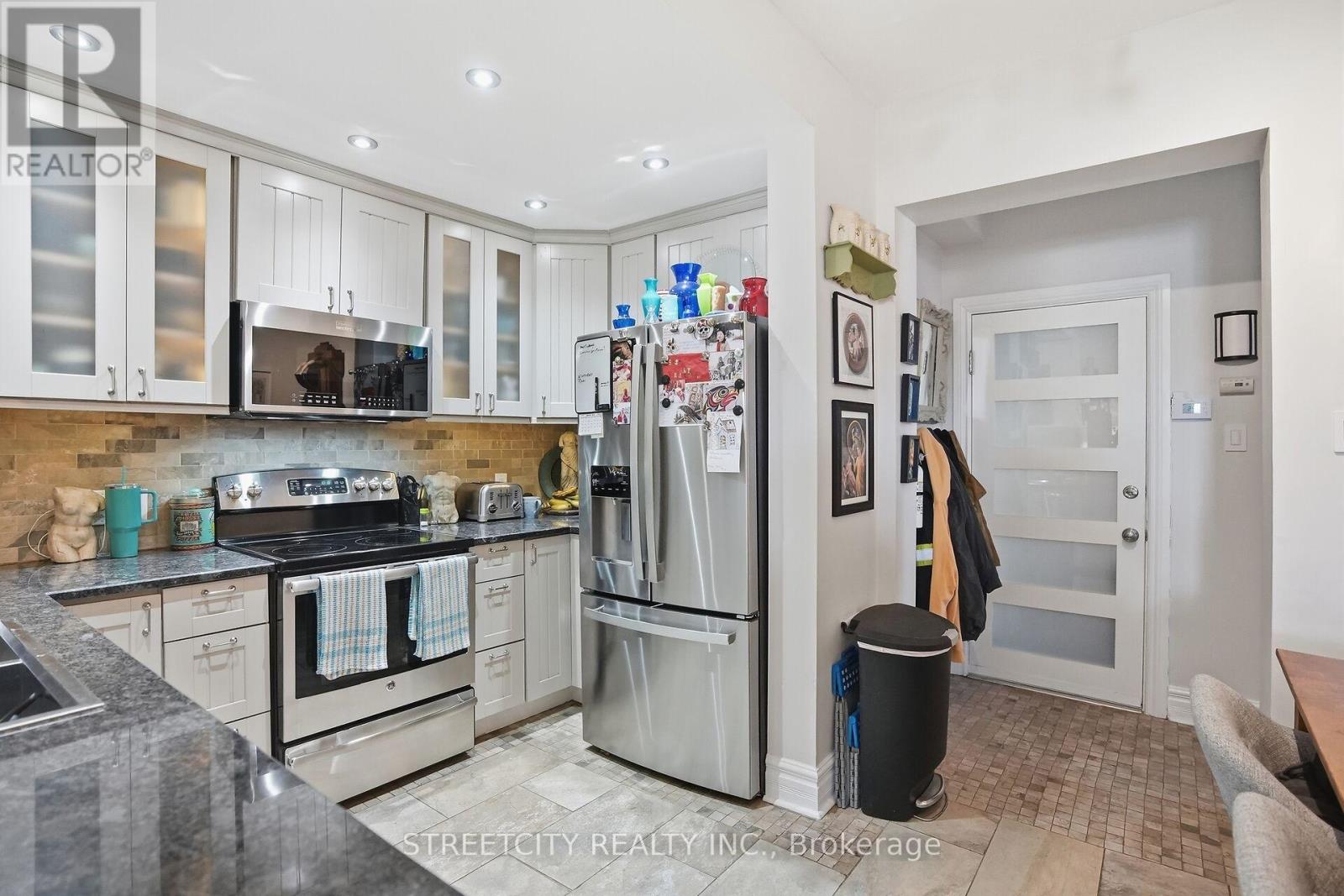 82 Wellington Street, St. Thomas, Ontario  N5R 2R2 - Photo 8 - X12841718