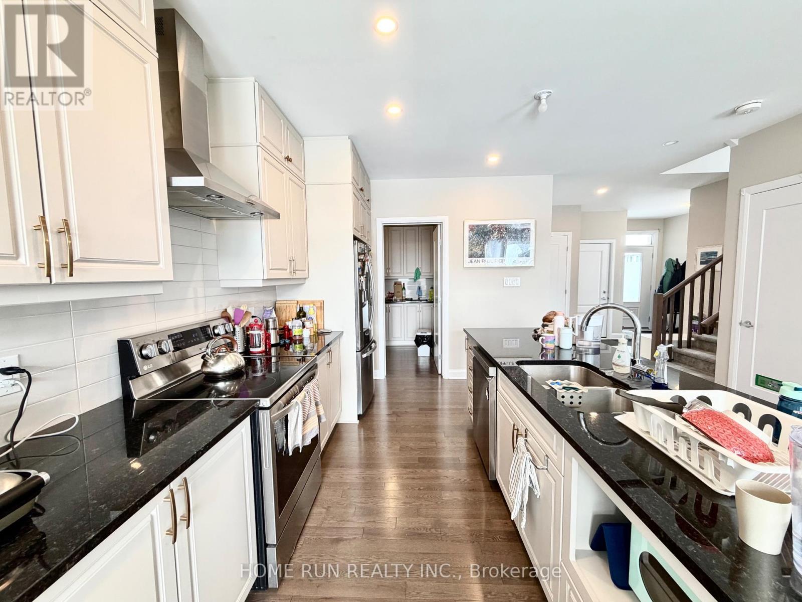 338 Barrett Farm Drive, Ottawa, Ontario  K1T 0X8 - Photo 12 - X12841682