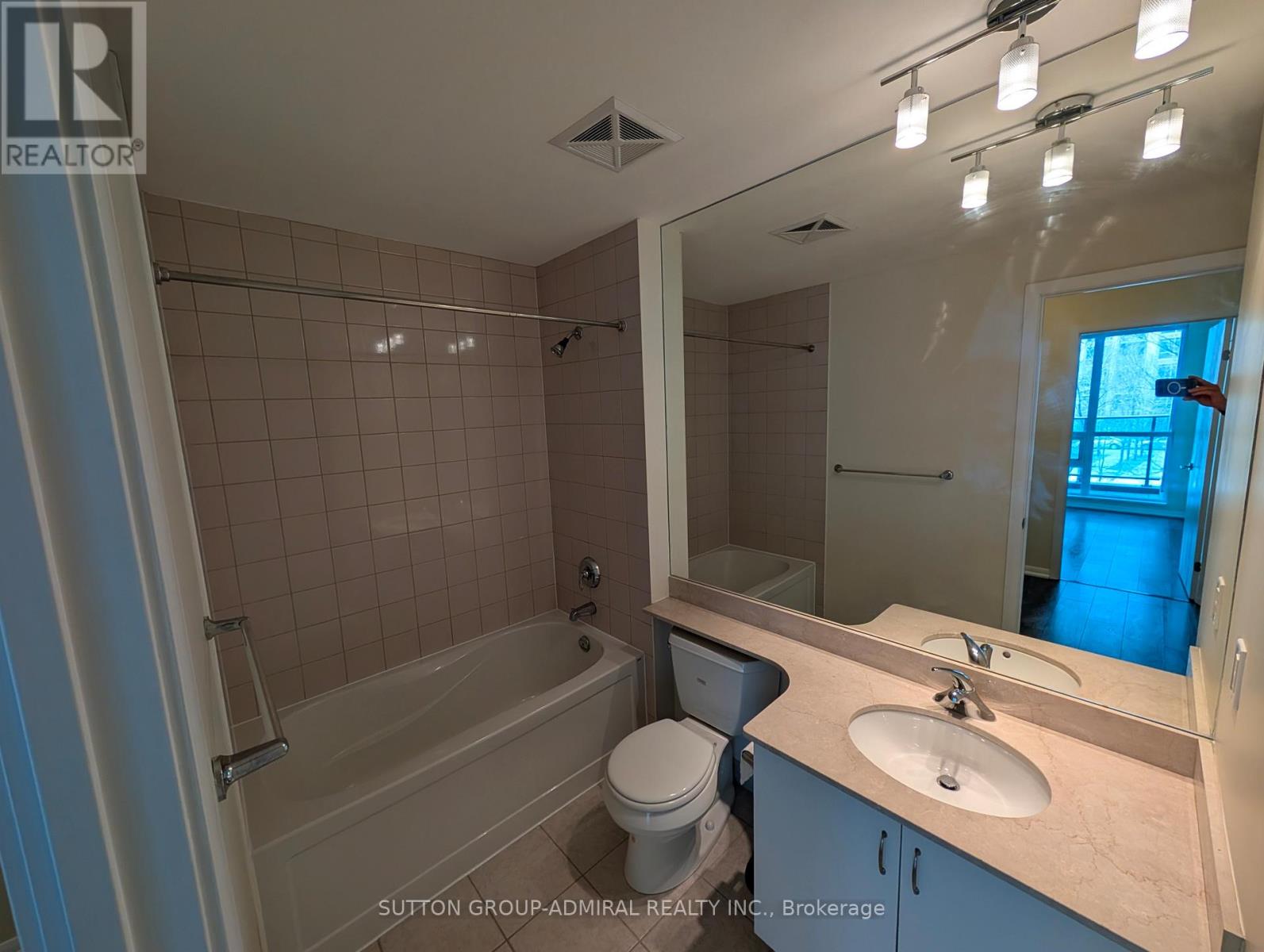 221 - 215 Fort York Boulevard, Toronto, Ontario  M5V 4A2 - Photo 16 - C12841678