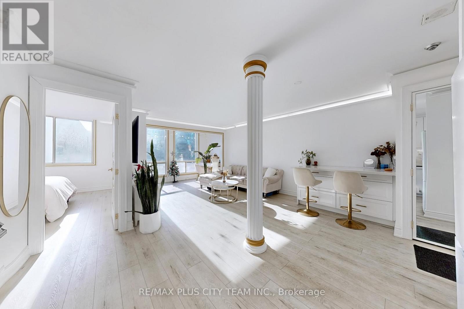 1105 - 25 Grenville Street, Toronto, Ontario  M4Y 2X5 - Photo 16 - C12841684