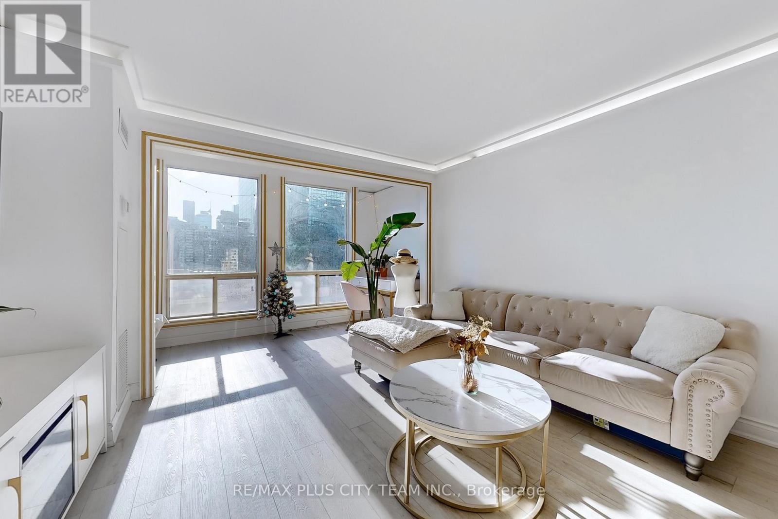 1105 - 25 Grenville Street, Toronto, Ontario  M4Y 2X5 - Photo 4 - C12841684