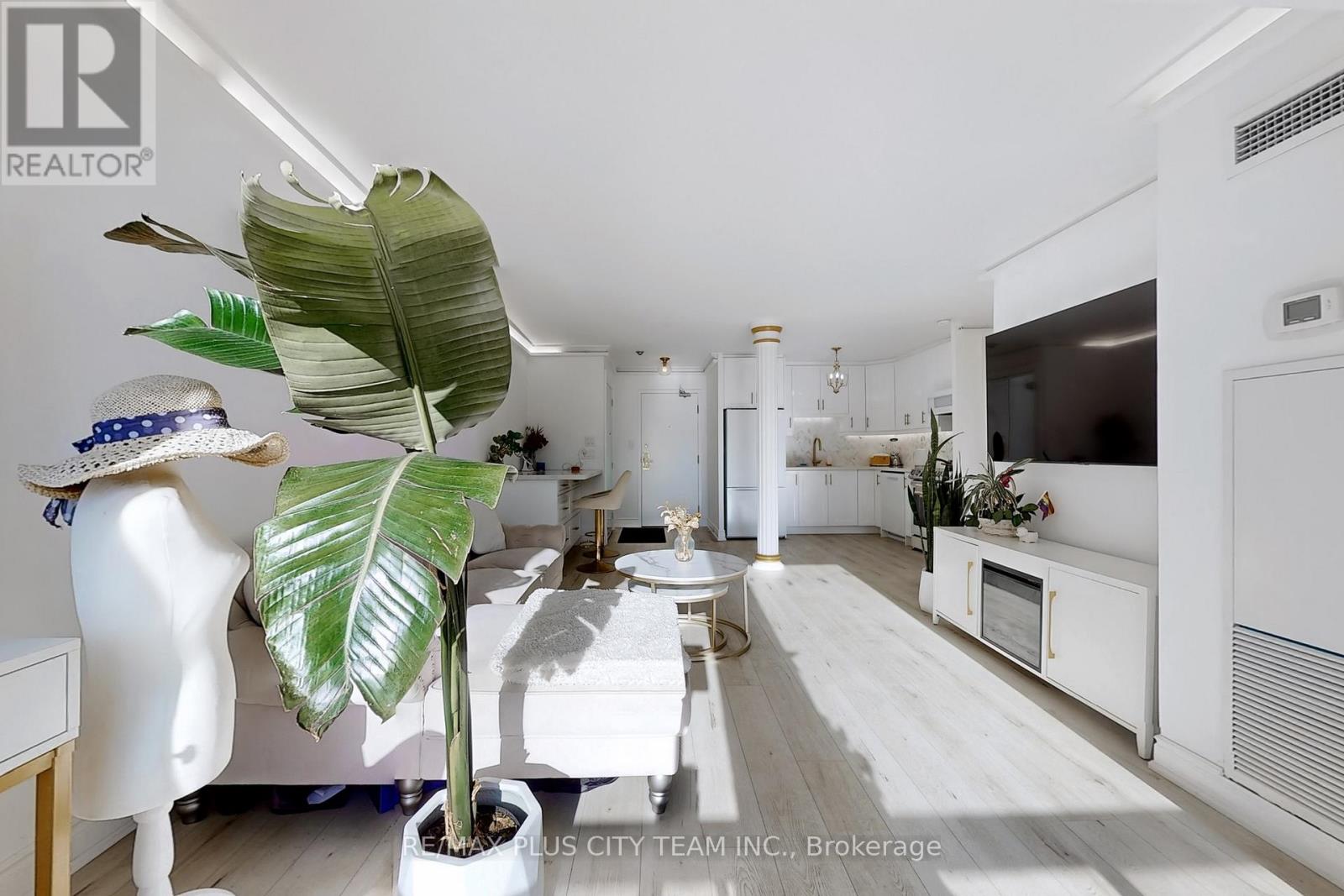 1105 - 25 Grenville Street, Toronto, Ontario  M4Y 2X5 - Photo 8 - C12841684