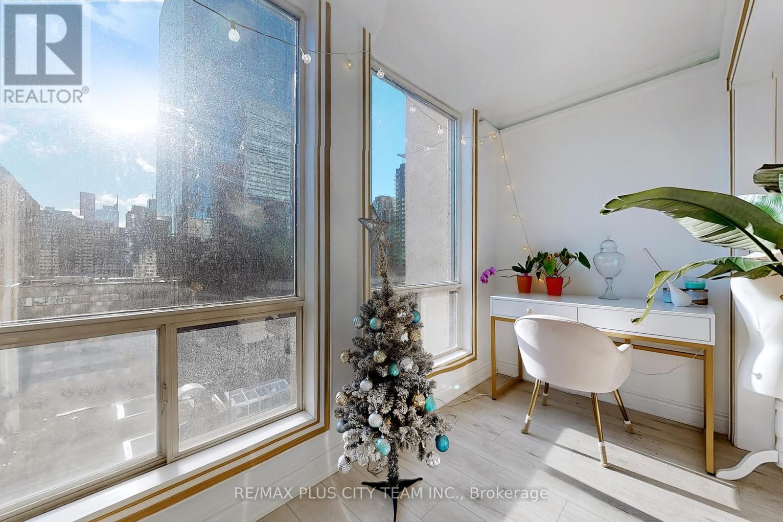 1105 - 25 Grenville Street, Toronto, Ontario  M4Y 2X5 - Photo 9 - C12841684