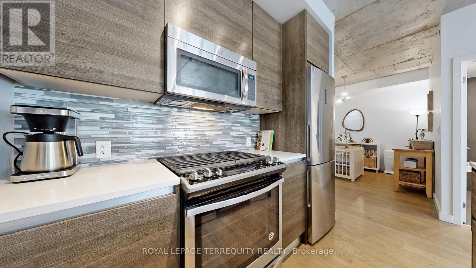 1313 - 111 Bathurst Street, Toronto, Ontario  M5V 0M9 - Photo 10 - C12841732