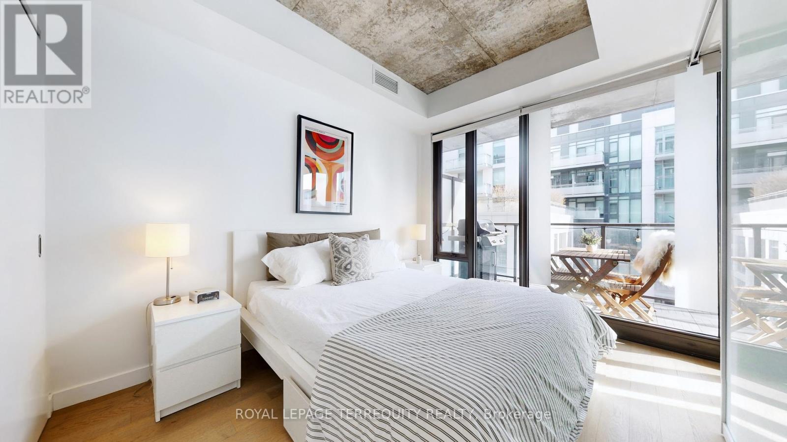 1313 - 111 Bathurst Street, Toronto, Ontario  M5V 0M9 - Photo 11 - C12841732