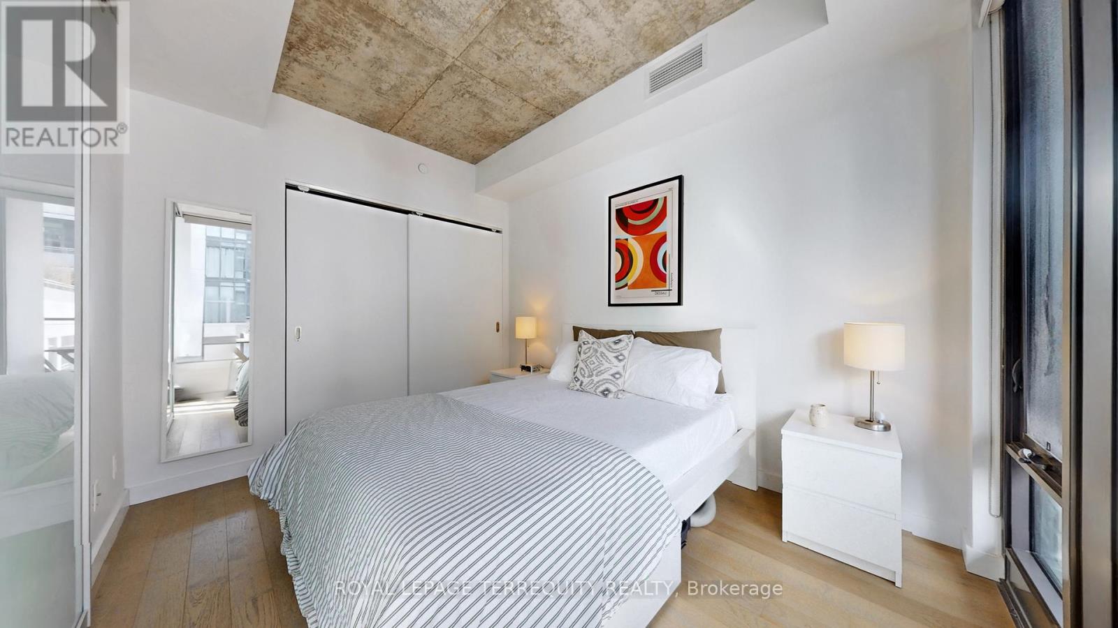 1313 - 111 Bathurst Street, Toronto, Ontario  M5V 0M9 - Photo 12 - C12841732