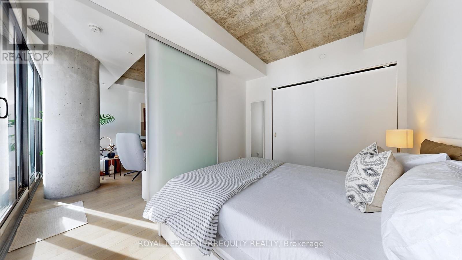 1313 - 111 Bathurst Street, Toronto, Ontario  M5V 0M9 - Photo 13 - C12841732