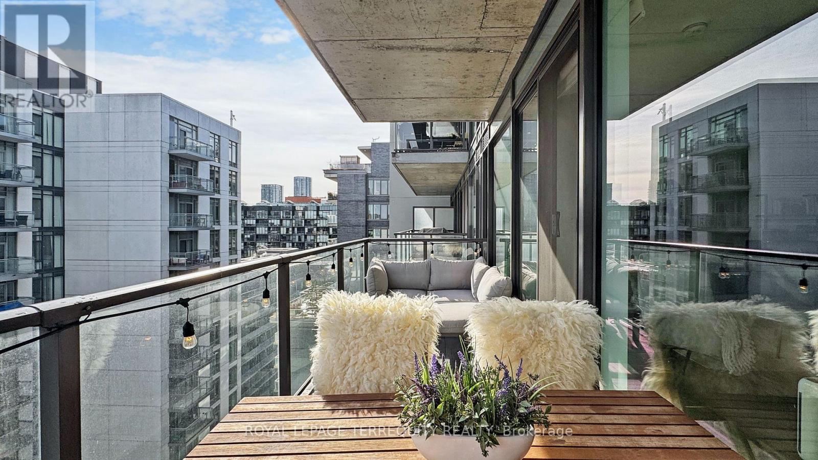 1313 - 111 Bathurst Street, Toronto, Ontario  M5V 0M9 - Photo 19 - C12841732