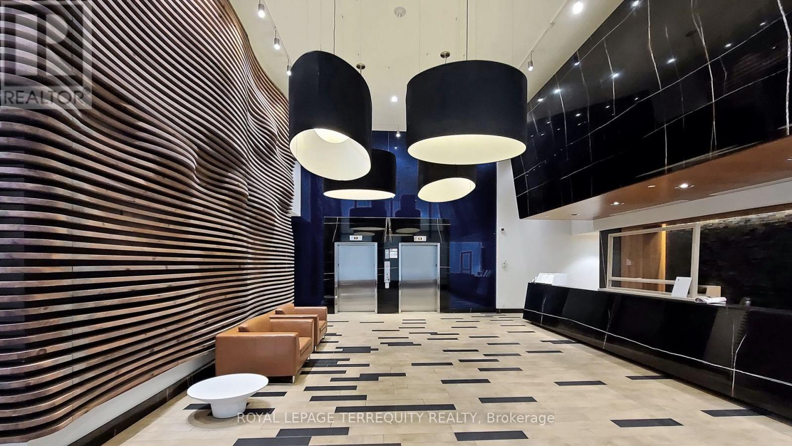 1313 - 111 Bathurst Street, Toronto, Ontario  M5V 0M9 - Photo 2 - C12841732