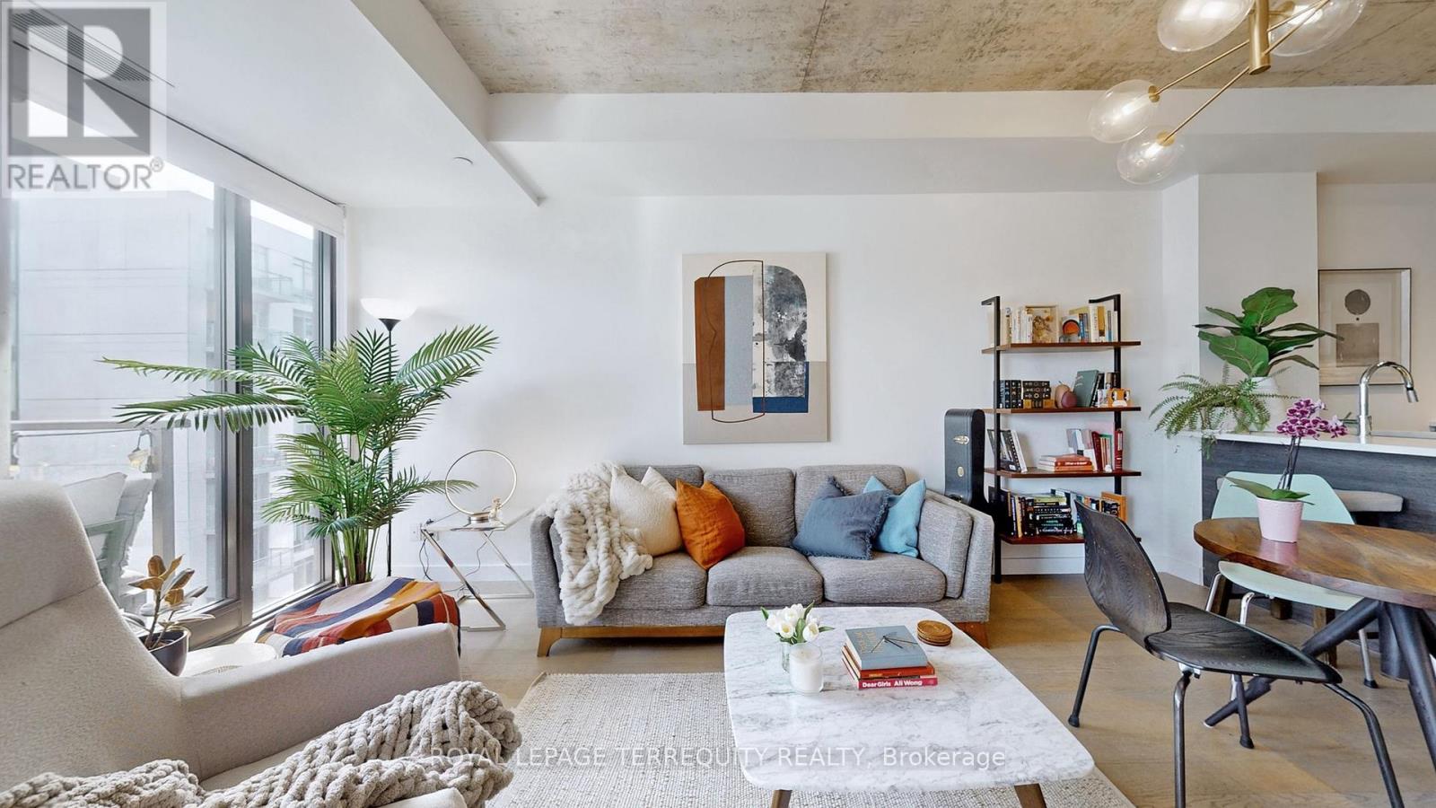 1313 - 111 Bathurst Street, Toronto, Ontario  M5V 0M9 - Photo 3 - C12841732