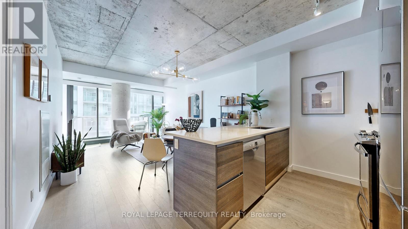 1313 - 111 Bathurst Street, Toronto, Ontario  M5V 0M9 - Photo 4 - C12841732