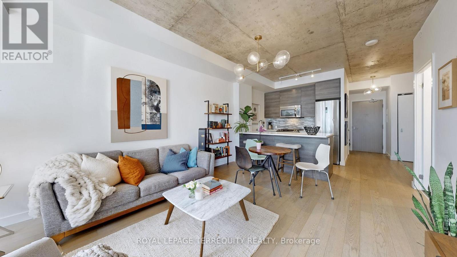 1313 - 111 Bathurst Street, Toronto, Ontario  M5V 0M9 - Photo 5 - C12841732