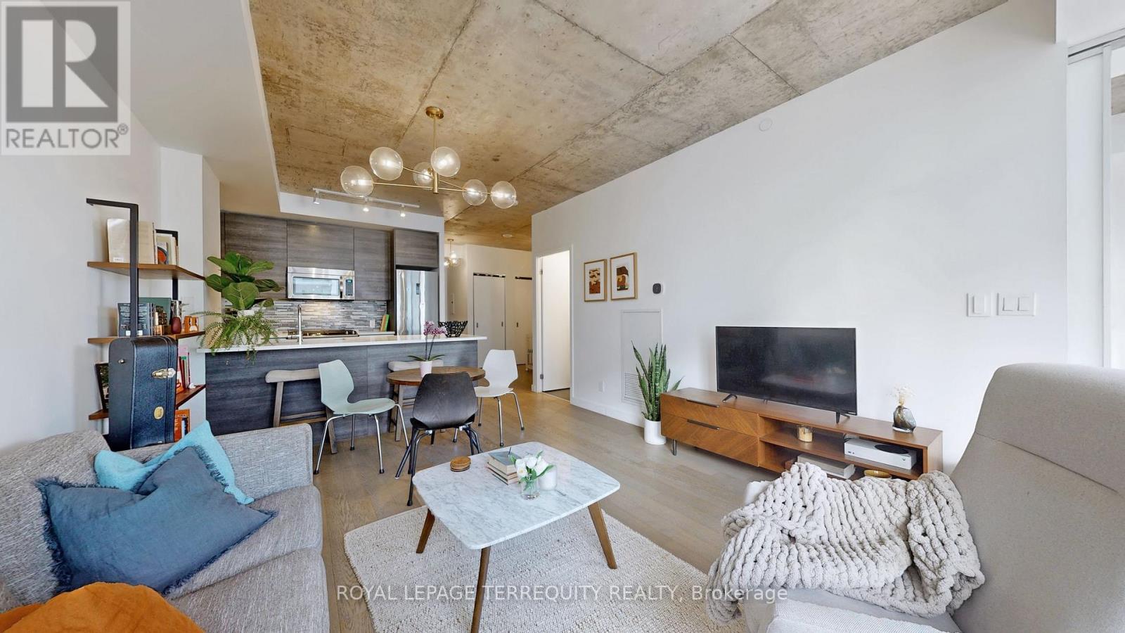 1313 - 111 Bathurst Street, Toronto, Ontario  M5V 0M9 - Photo 6 - C12841732