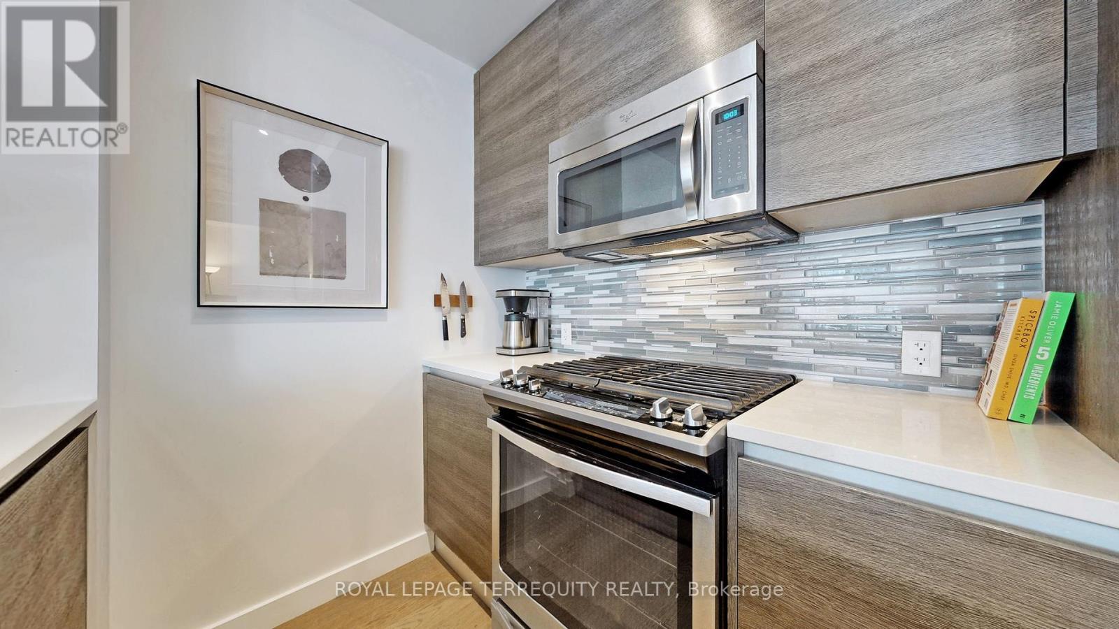 1313 - 111 Bathurst Street, Toronto, Ontario  M5V 0M9 - Photo 8 - C12841732