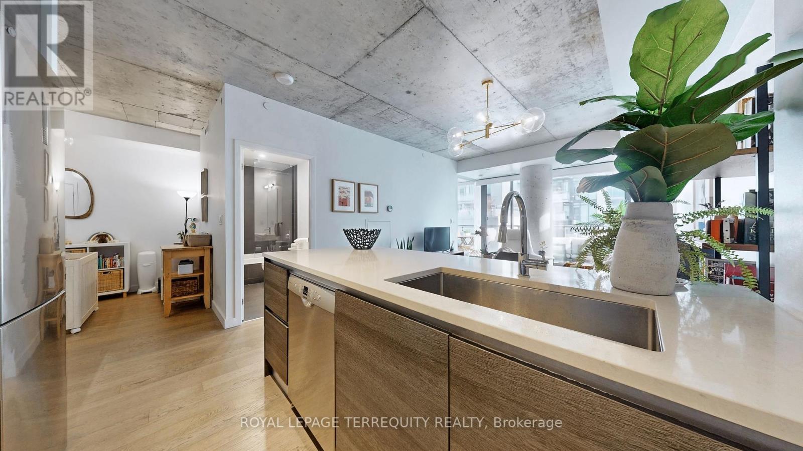 1313 - 111 Bathurst Street, Toronto, Ontario  M5V 0M9 - Photo 9 - C12841732