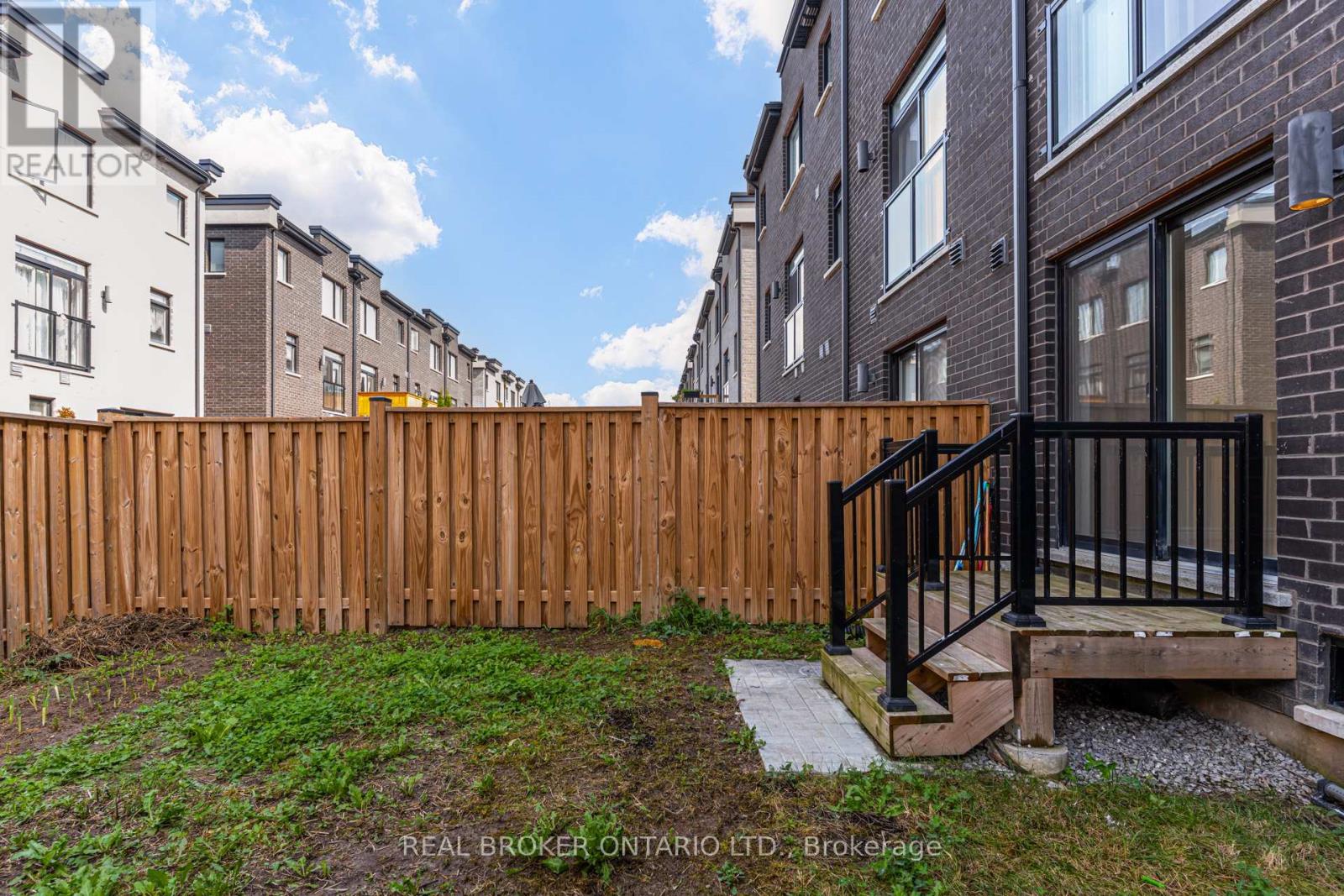 1371 Gull Crossing, Pickering, Ontario  L1W 1R8 - Photo 43 - E12841720