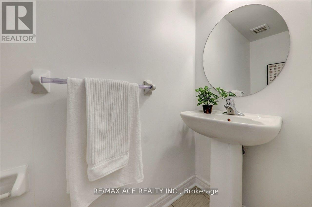 43 Kawneer Terrace, Toronto, Ontario  M1P 0C2 - Photo 11 - E12841746