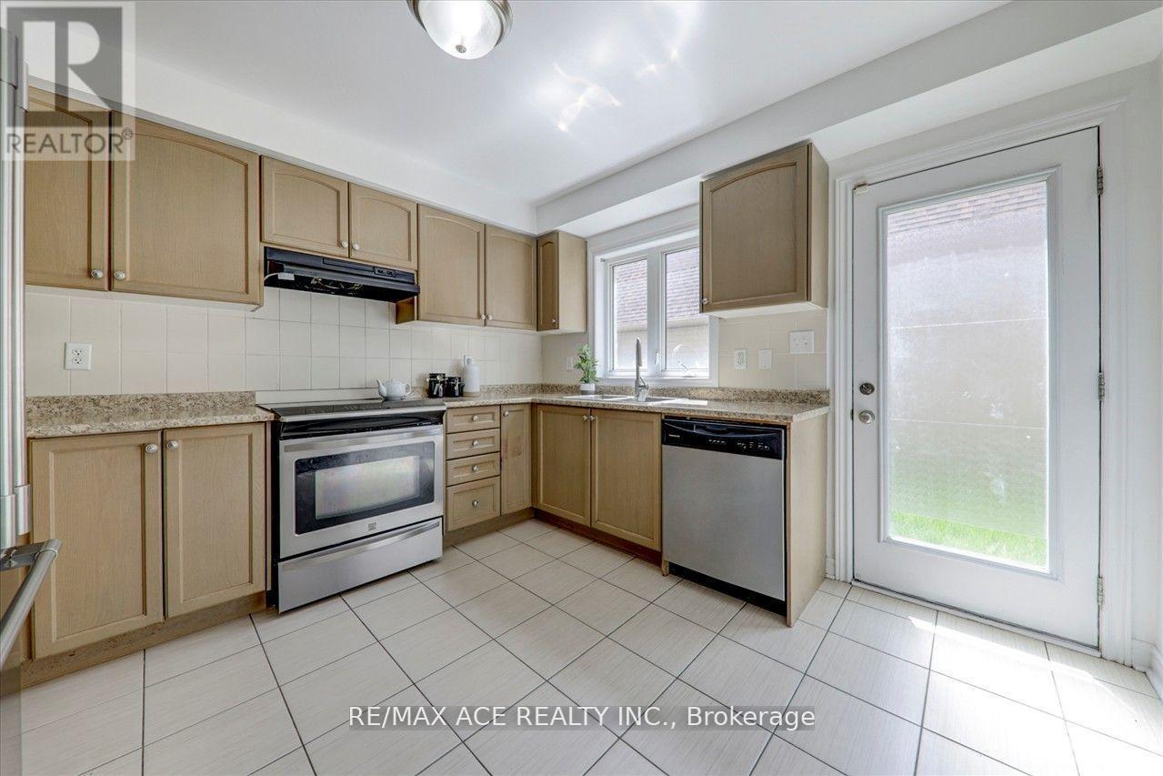 43 Kawneer Terrace, Toronto, Ontario  M1P 0C2 - Photo 12 - E12841746