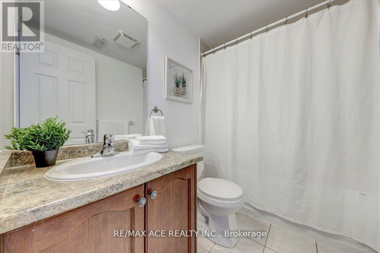 43 Kawneer Terrace, Toronto, Ontario  M1P 0C2 - Photo 18 - E12841746