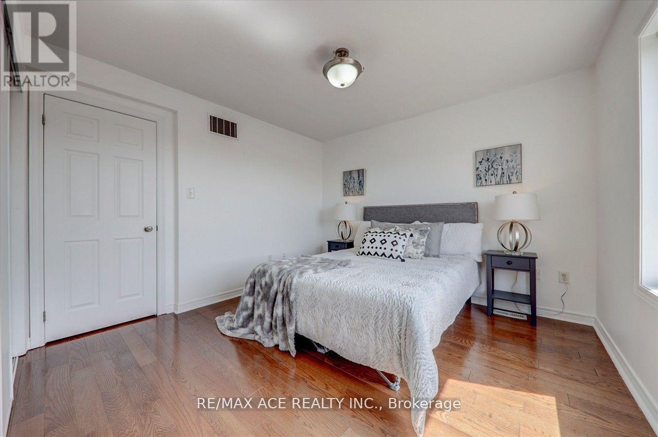 43 Kawneer Terrace, Toronto, Ontario  M1P 0C2 - Photo 25 - E12841746